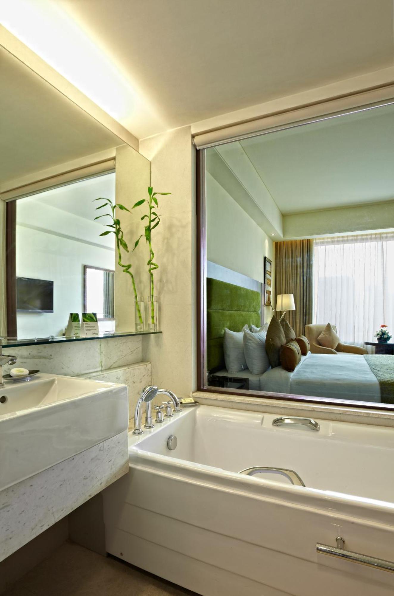 Radisson Blu Hotel Rudrapur Buitenkant foto