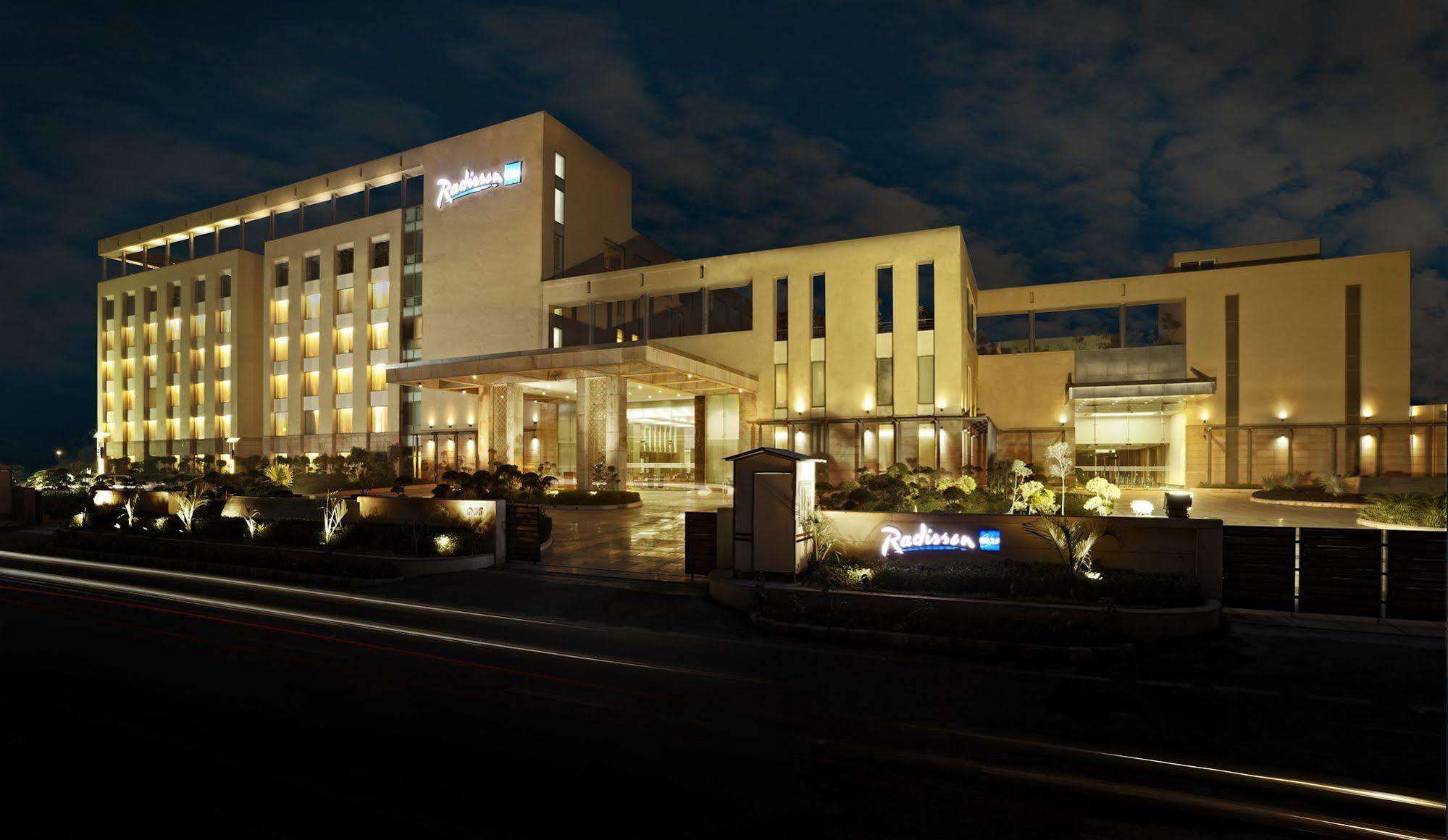 Radisson Blu Hotel Rudrapur Buitenkant foto