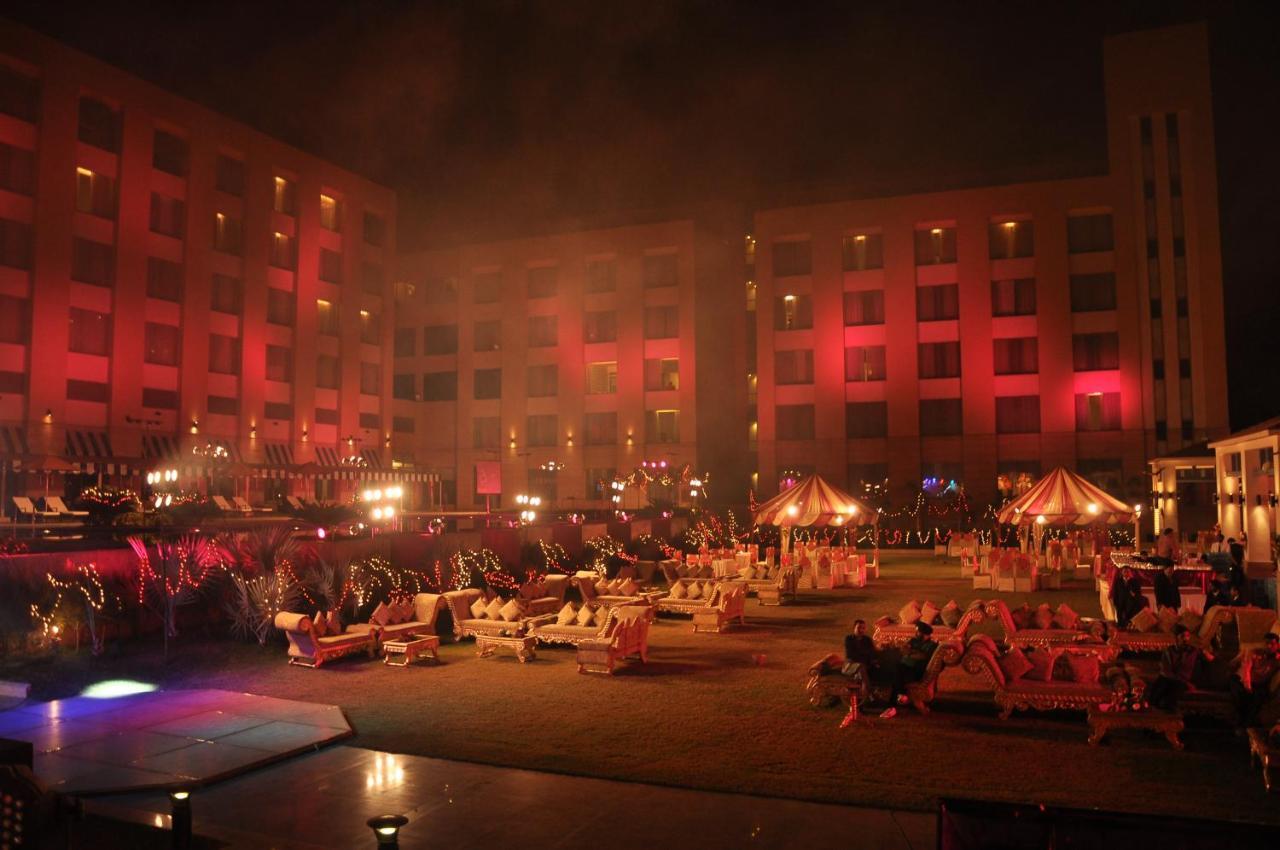 Radisson Blu Hotel Rudrapur Buitenkant foto