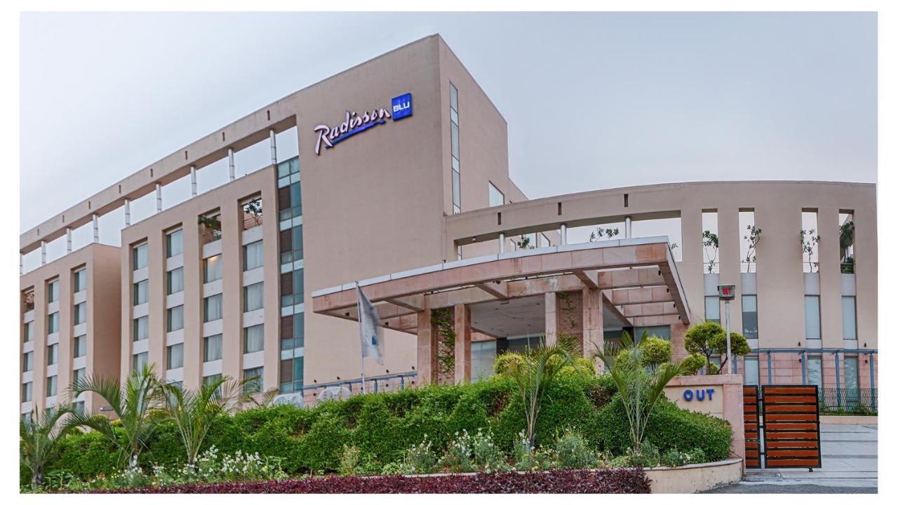 Radisson Blu Hotel Rudrapur Buitenkant foto